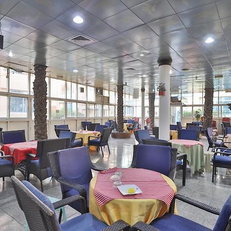 Oyo 366 Waves Hotel 아지만 외부 사진