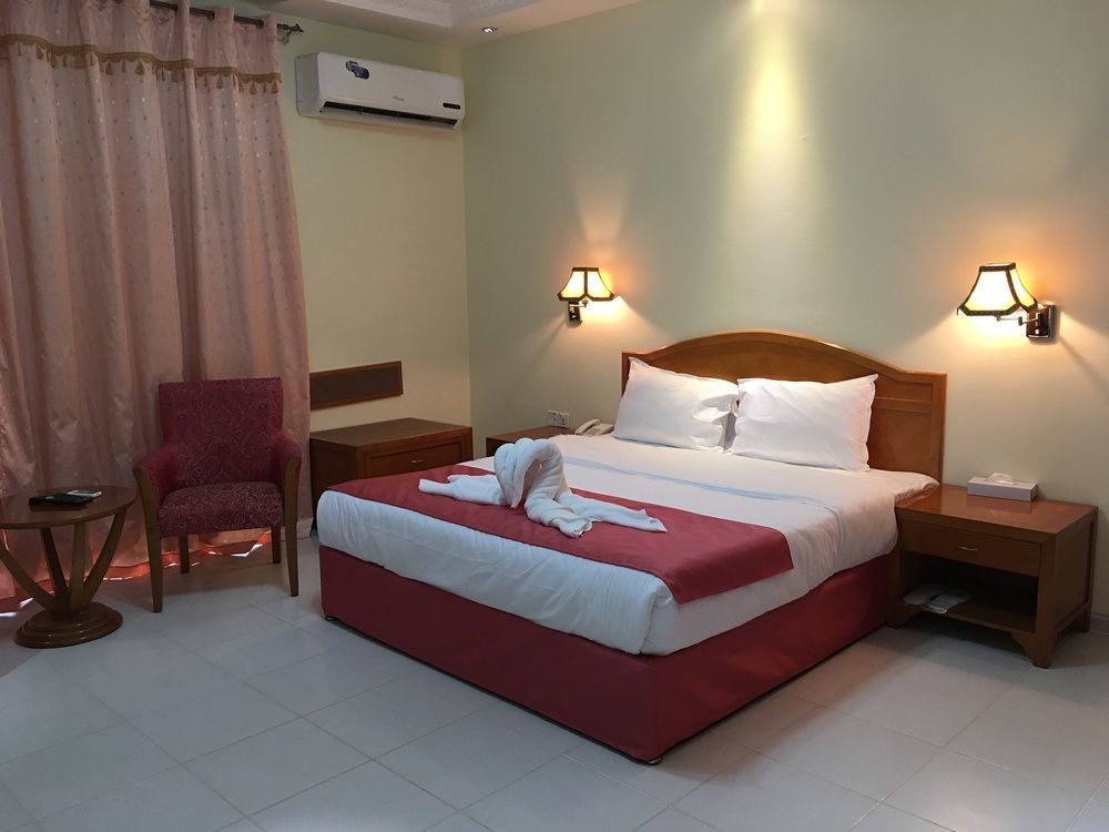 Oyo 366 Waves Hotel 아지만 외부 사진