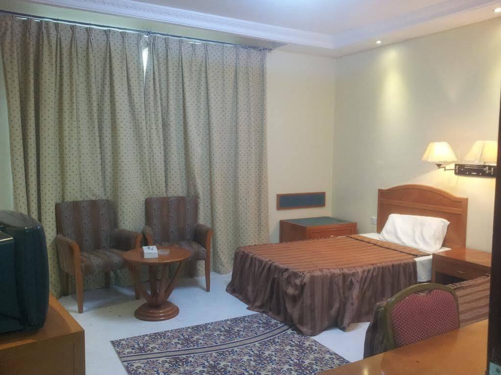 Oyo 366 Waves Hotel 아지만 외부 사진